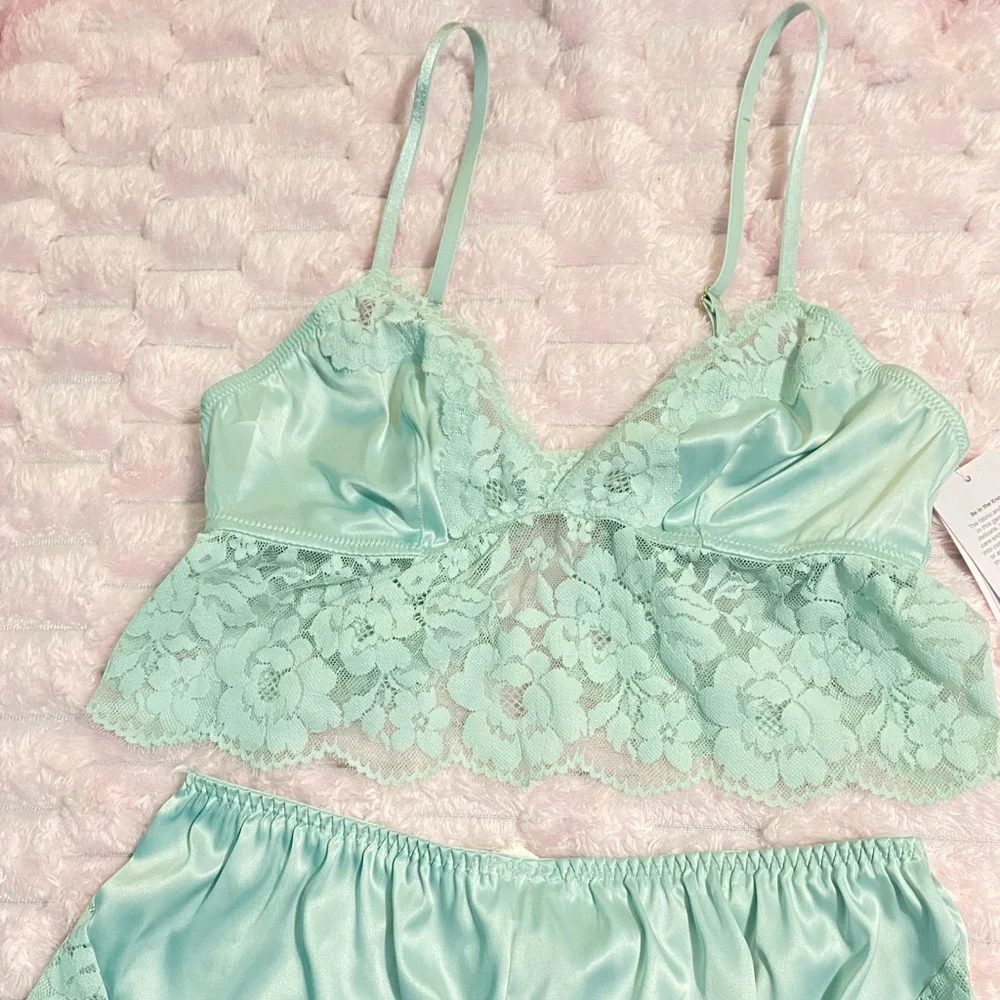Lingerie set - Picture 4 of 9